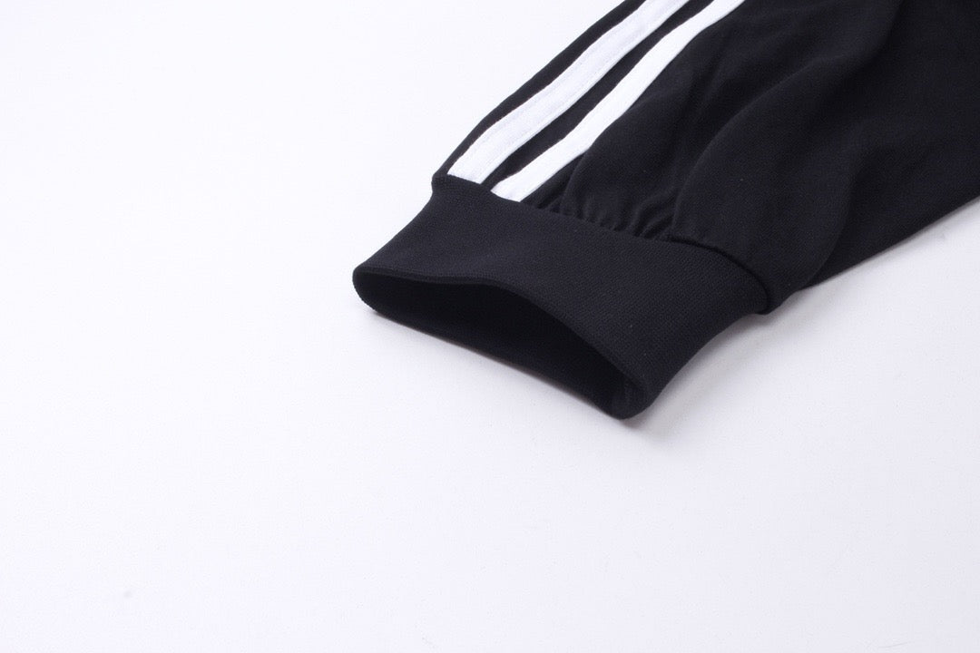 Schwarz-weißes Sweatshirt