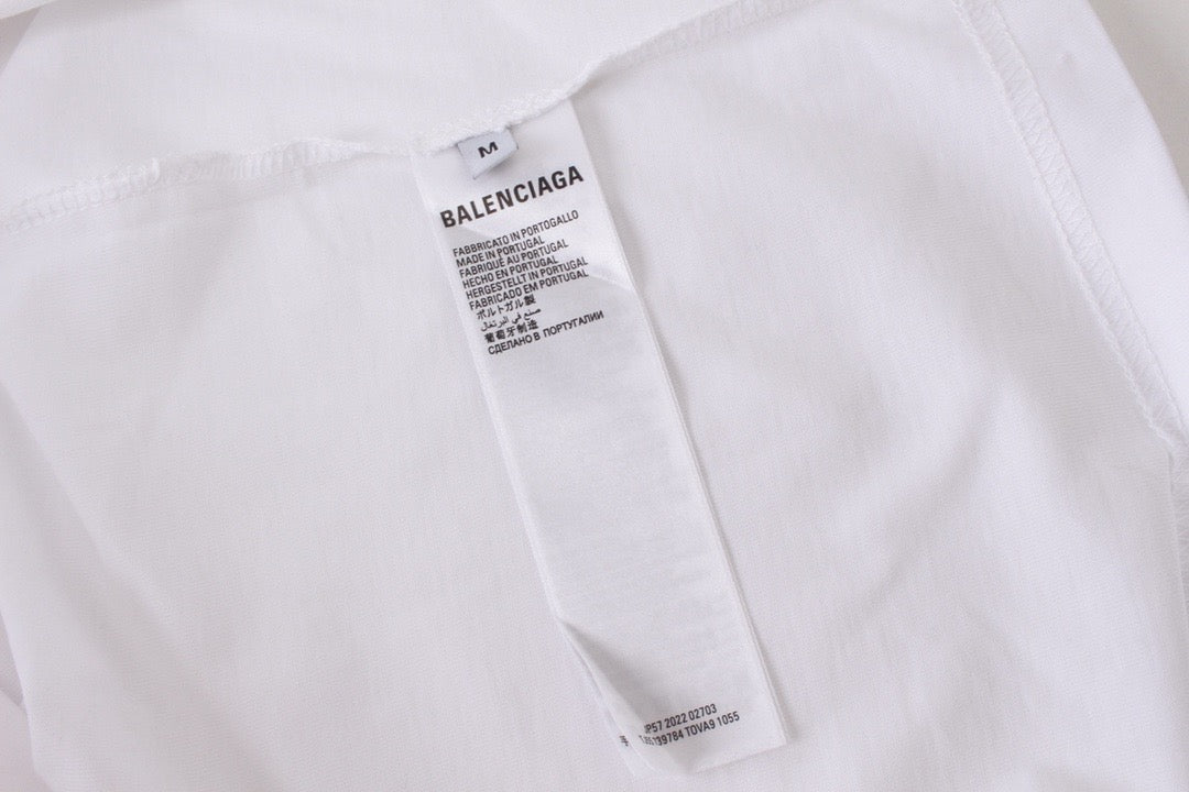 سويت شيرت باللونين الأبيض والأسود