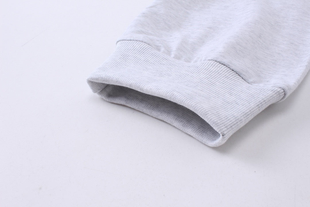 Weißes Sweatshirt