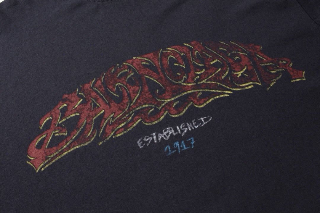 سويت شيرت باللونين الأسود والوردي