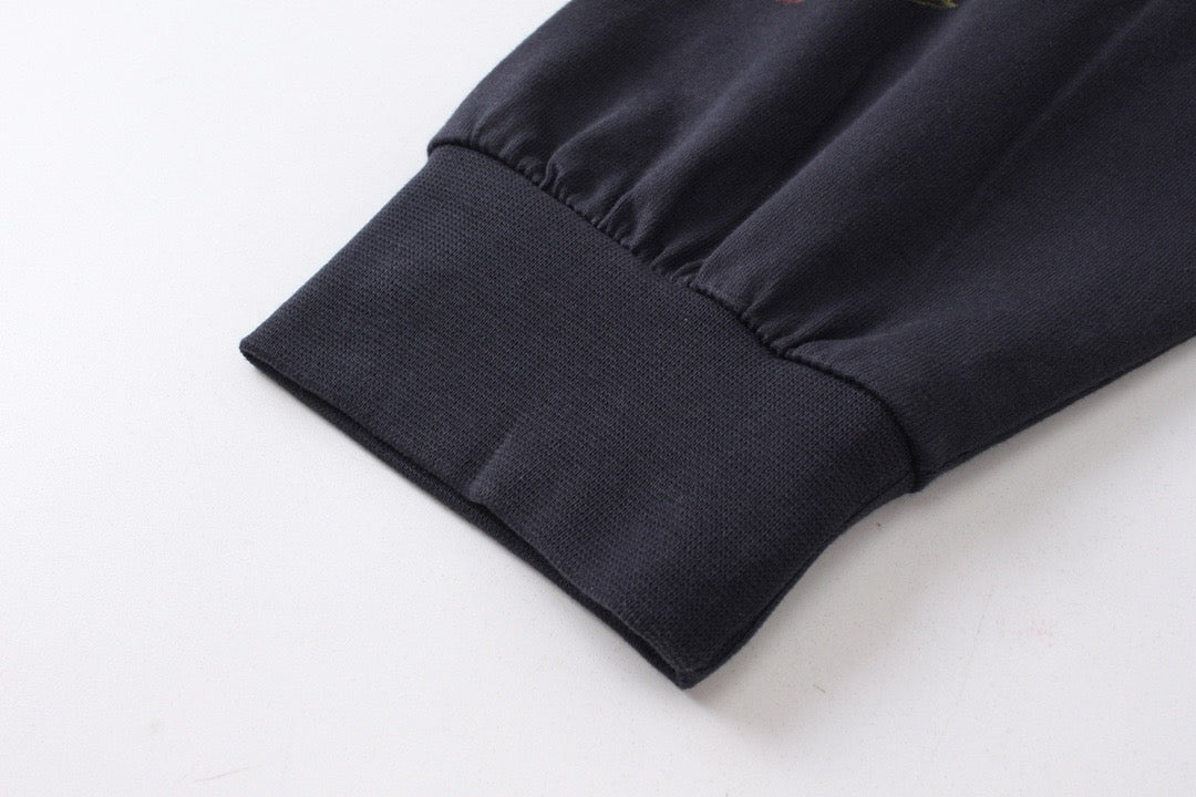 Schwarzes und rosa Sweatshirt
