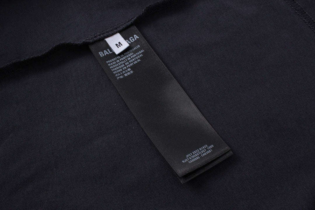 سويت شيرت باللونين الأسود والوردي