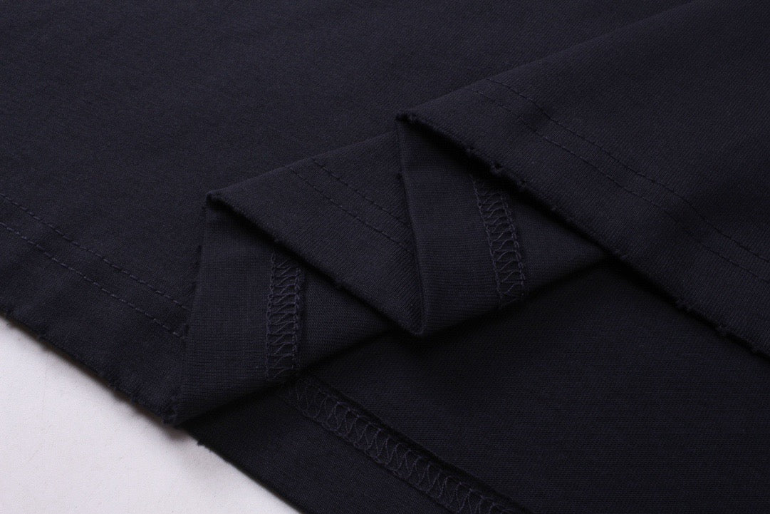 Schwarzes und graues Sweatshirt