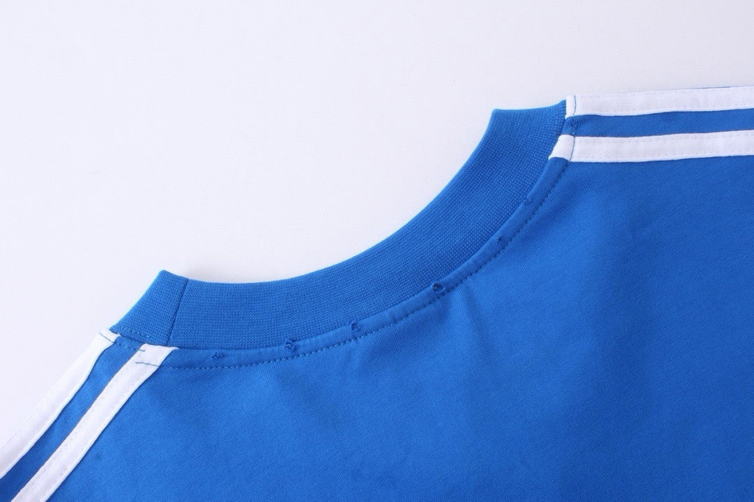 سويت شيرت أزرق وأسود وأبيض