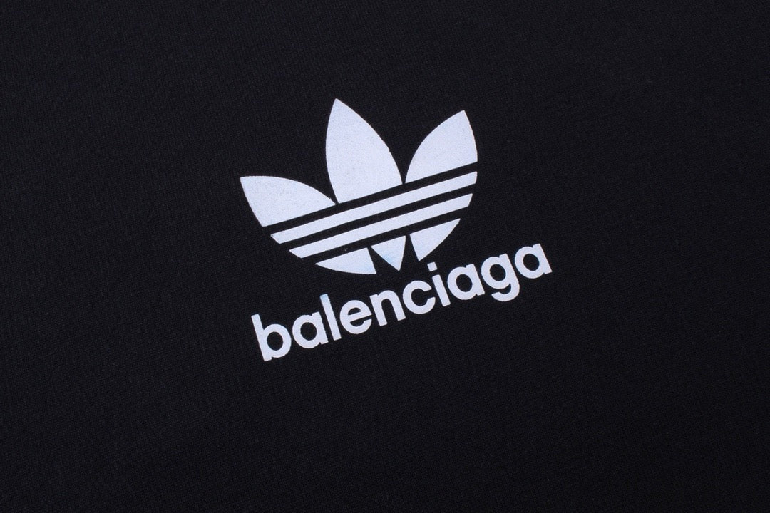 سويت شيرت أزرق وأسود وأبيض