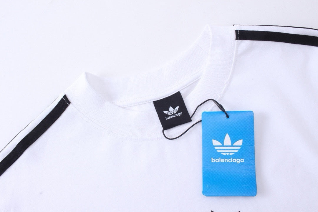 سويت شيرت أزرق وأسود وأبيض