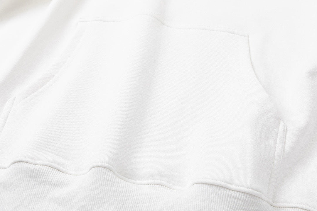 هودي باللونين الأبيض والأسود