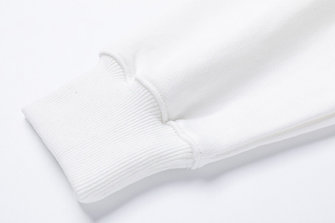 هودي باللونين الأبيض والأسود