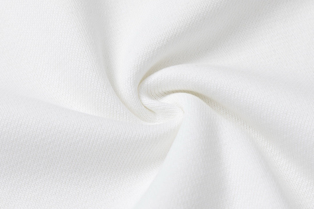 سويت شيرت باللونين الأبيض والأسود