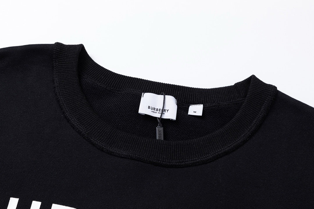 Schwarz-weißes Sweatshirt