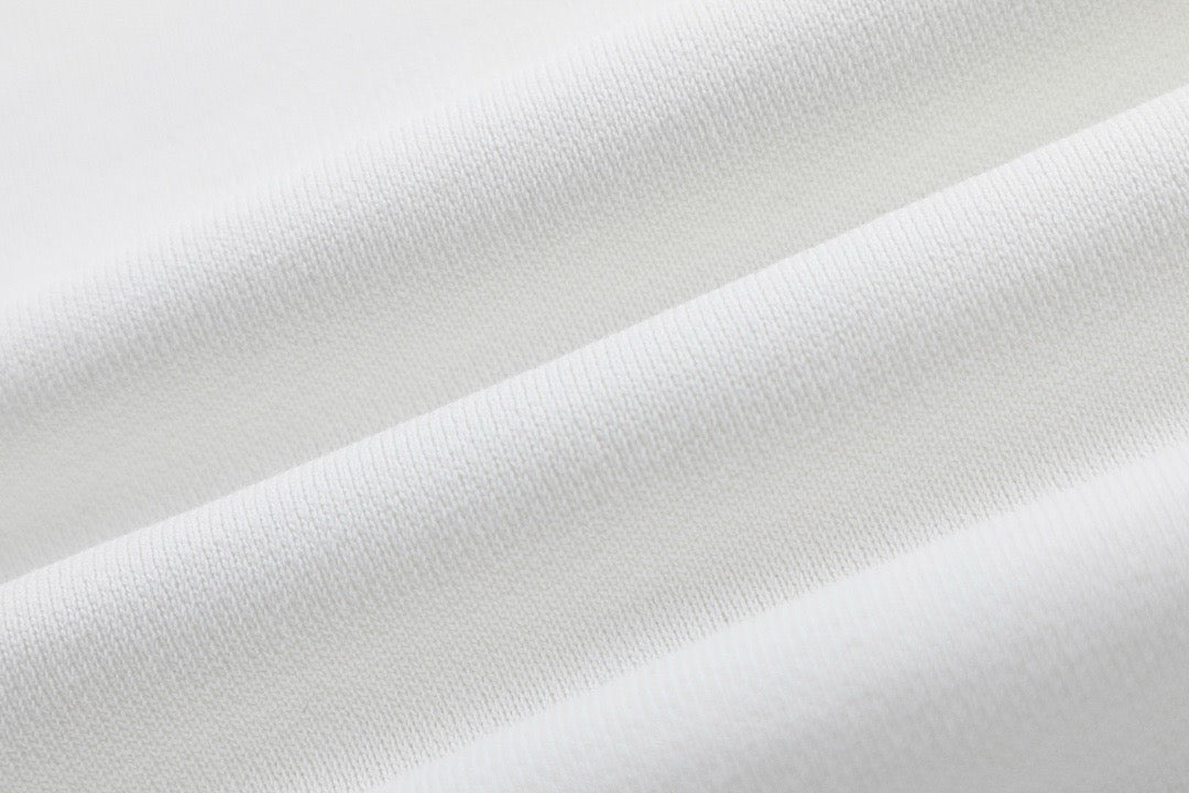 سويت شيرت باللونين الأبيض والأسود