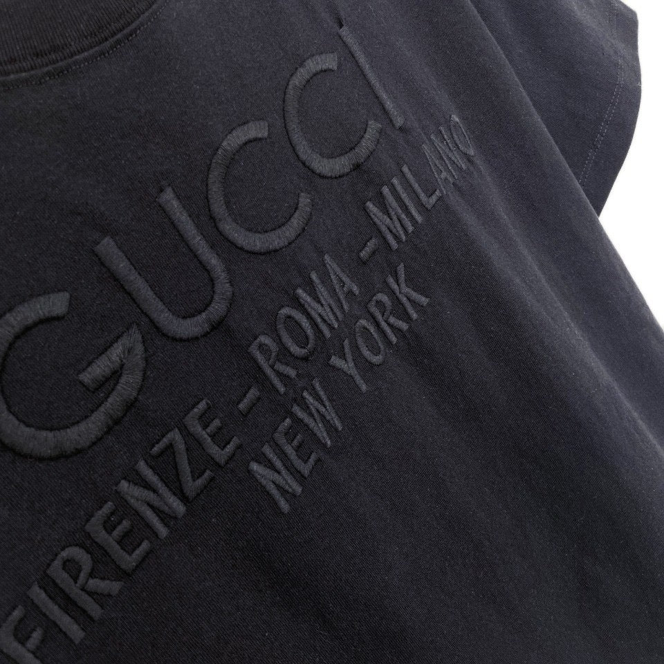 Schwarz-weißes T-Shirt