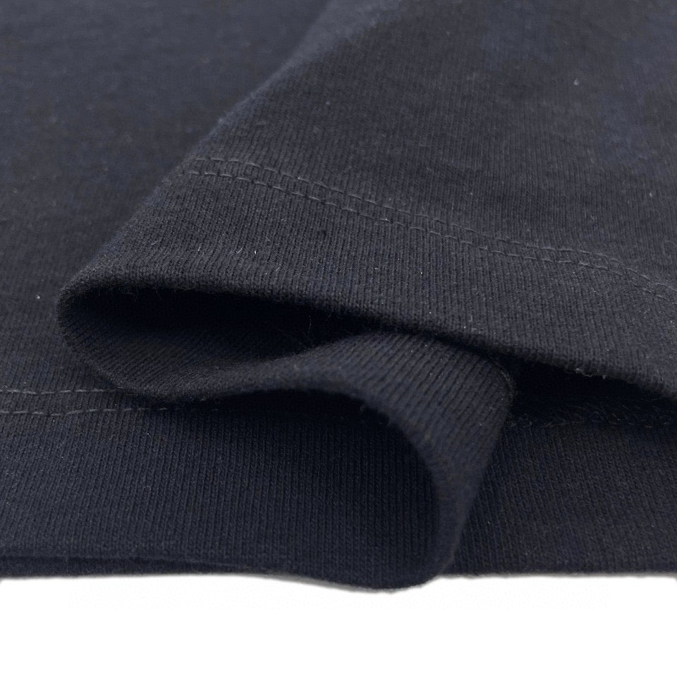 Schwarz-weißes T-Shirt