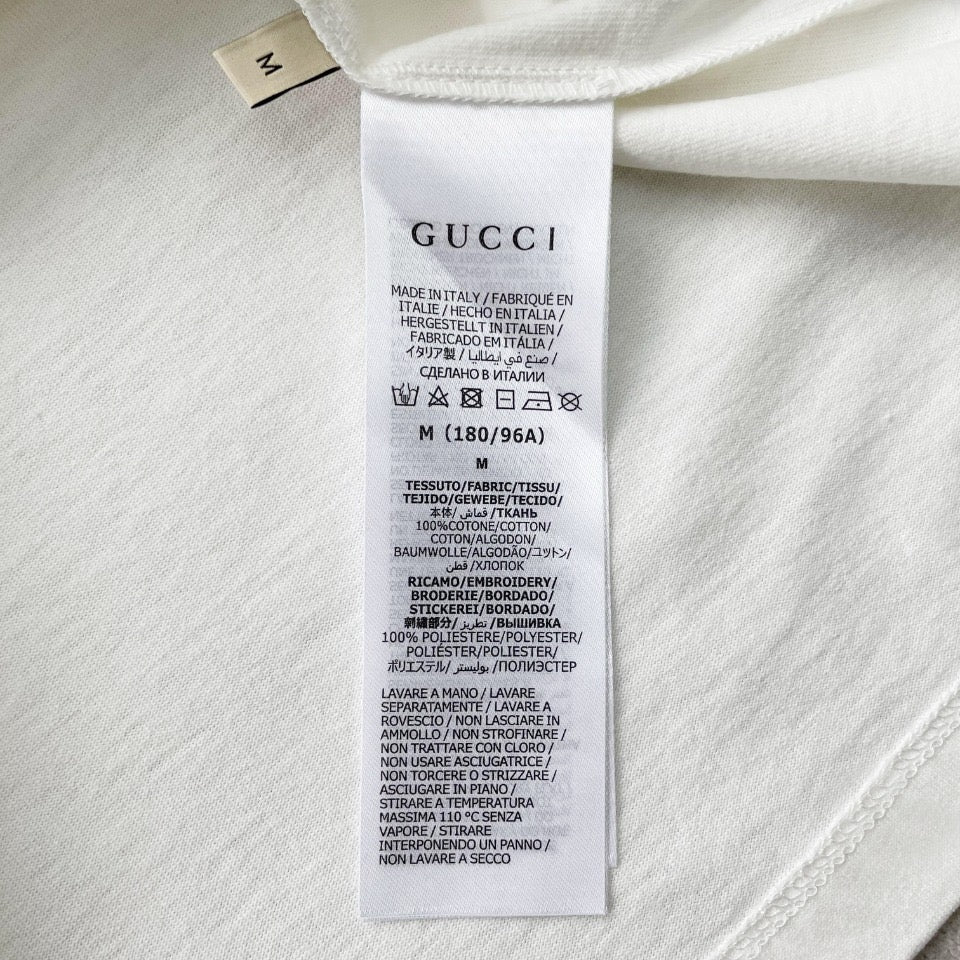 Schwarz-weißes T-Shirt