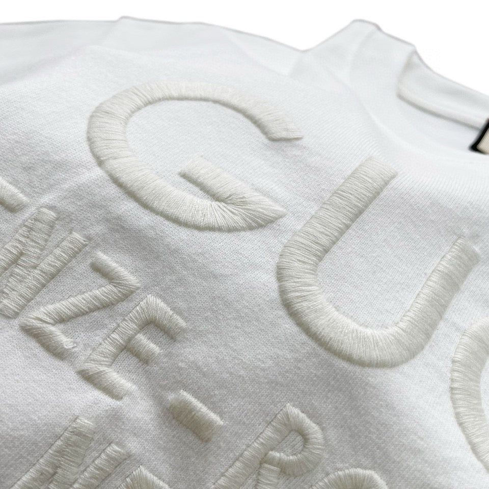 Schwarz-weißes T-Shirt