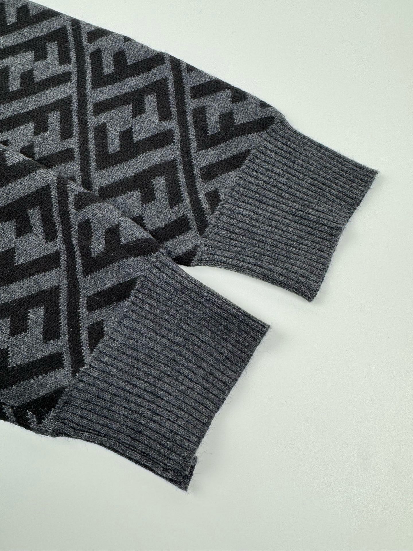 سويت شيرت متعدد الألوان