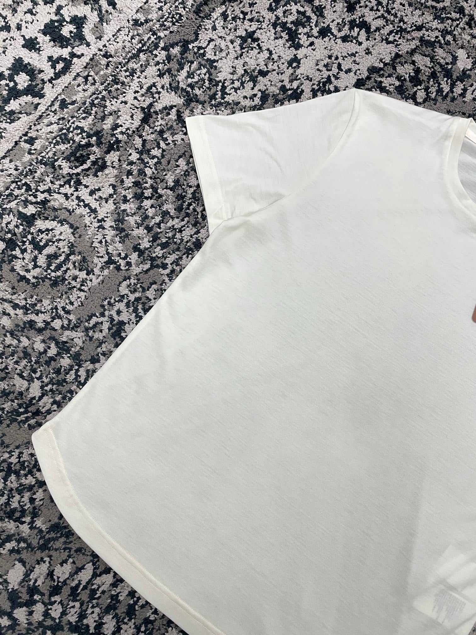 Blau-weißes T-Shirt