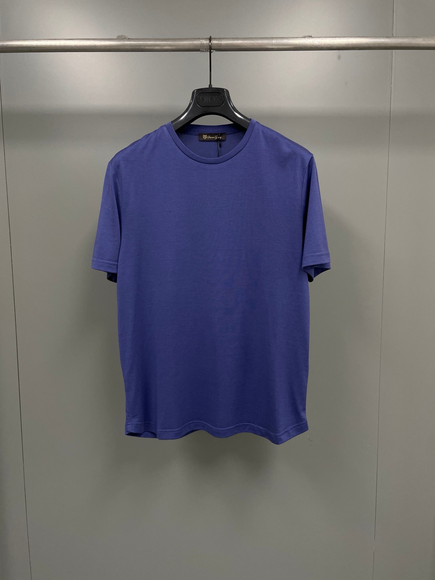 Blau-weißes T-Shirt