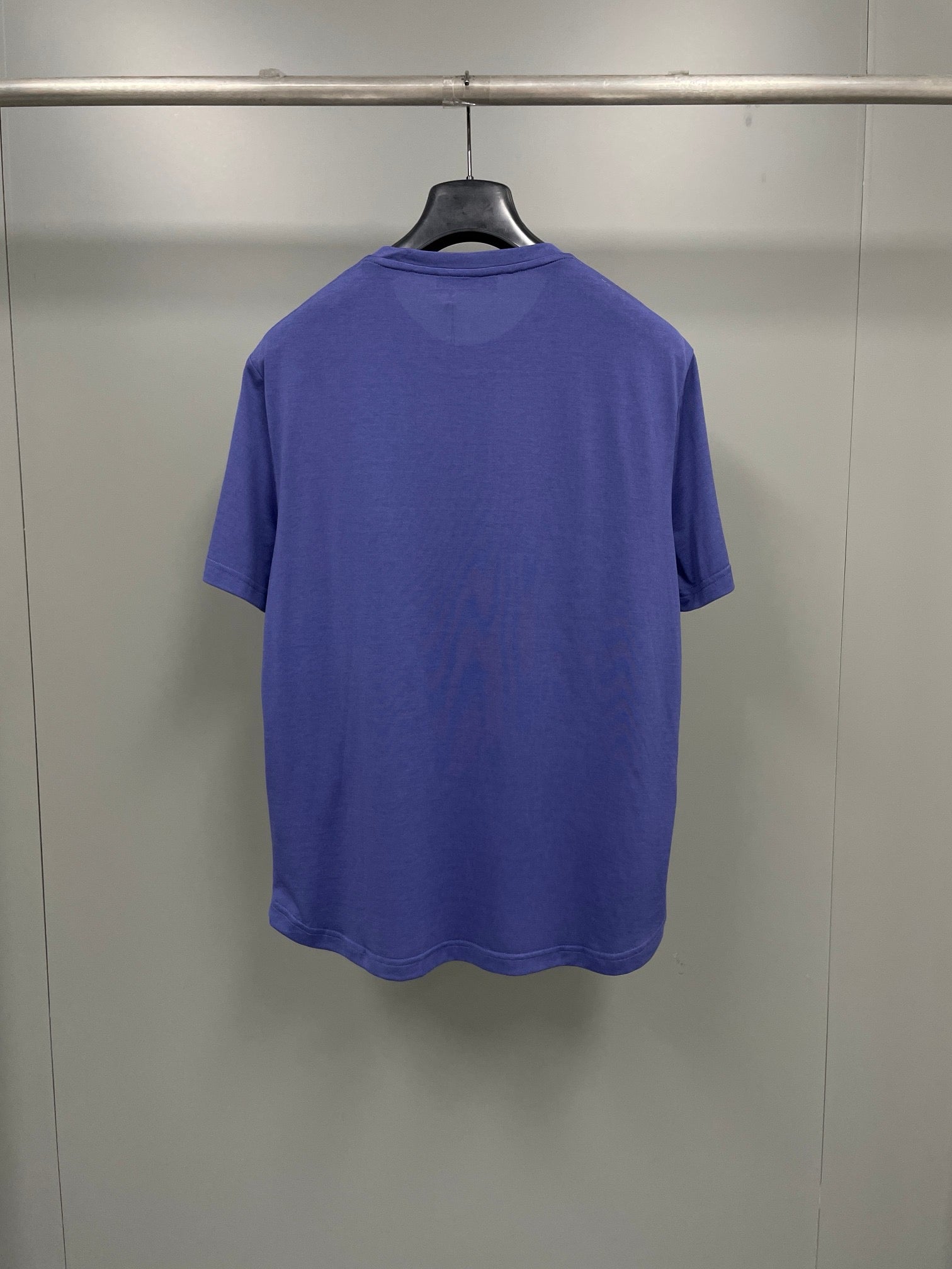 Blau-weißes T-Shirt