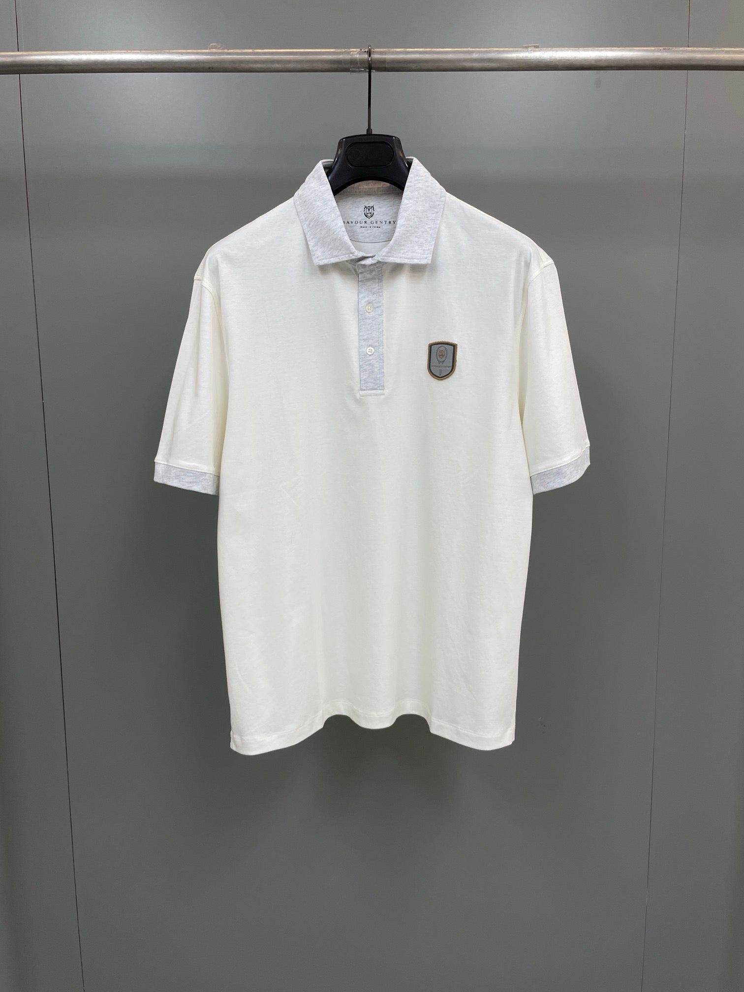 Blaues und weißes Polo