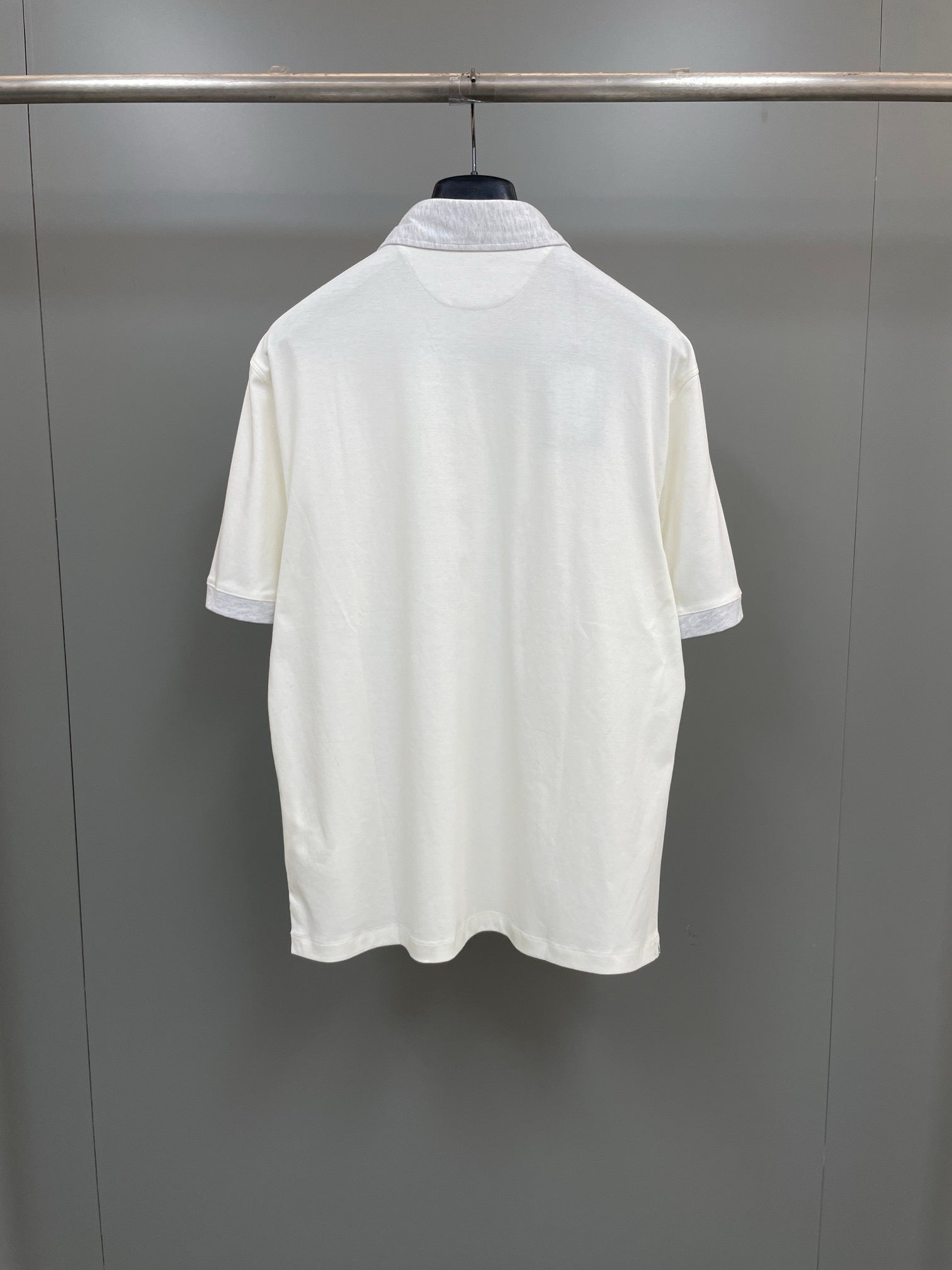 Blaues und weißes Polo