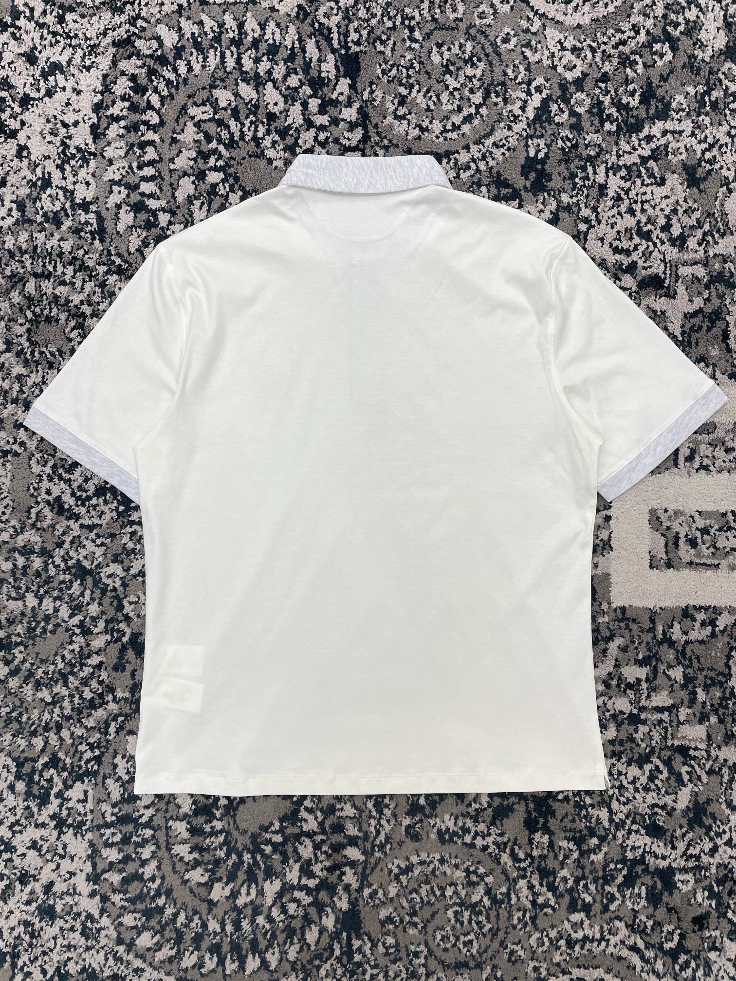 Blaues und weißes Polo