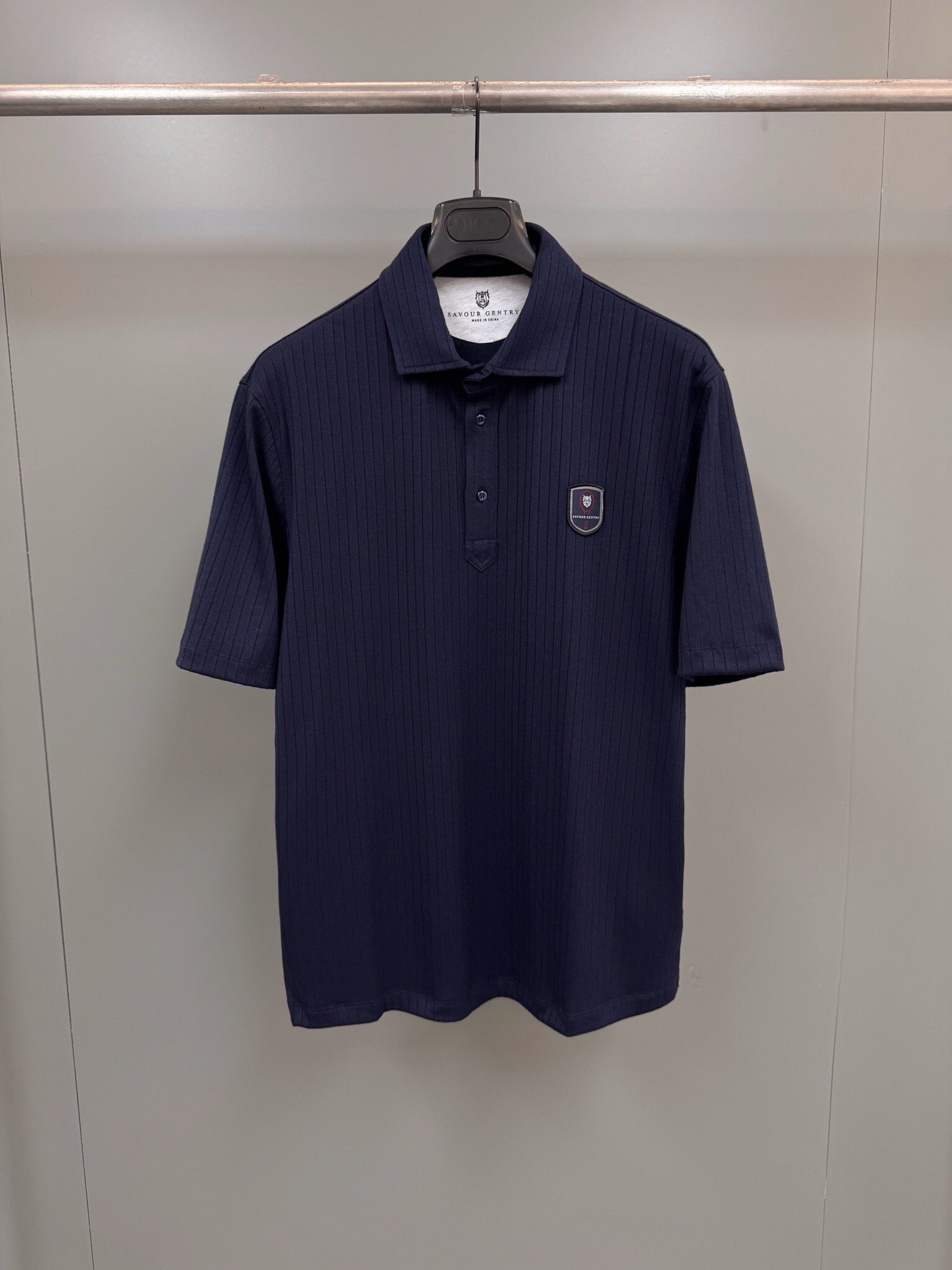 Blaues und weißes Polo