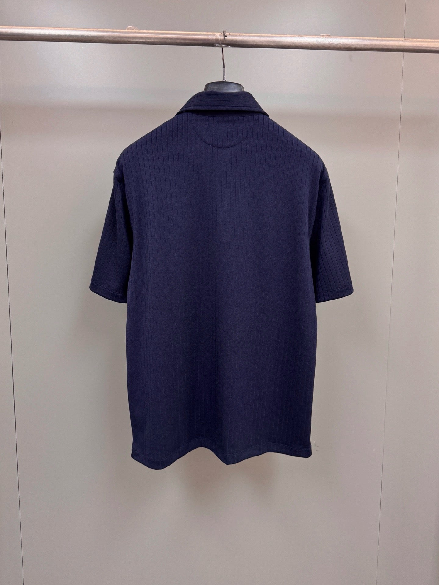 Blaues und weißes Polo