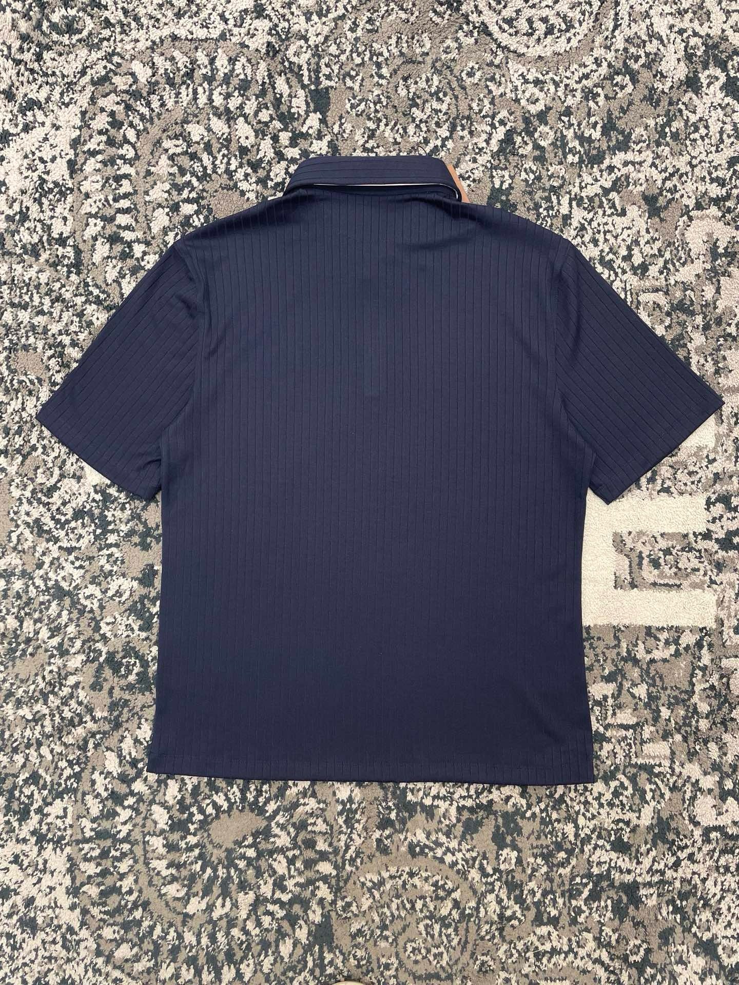 Blaues und weißes Polo