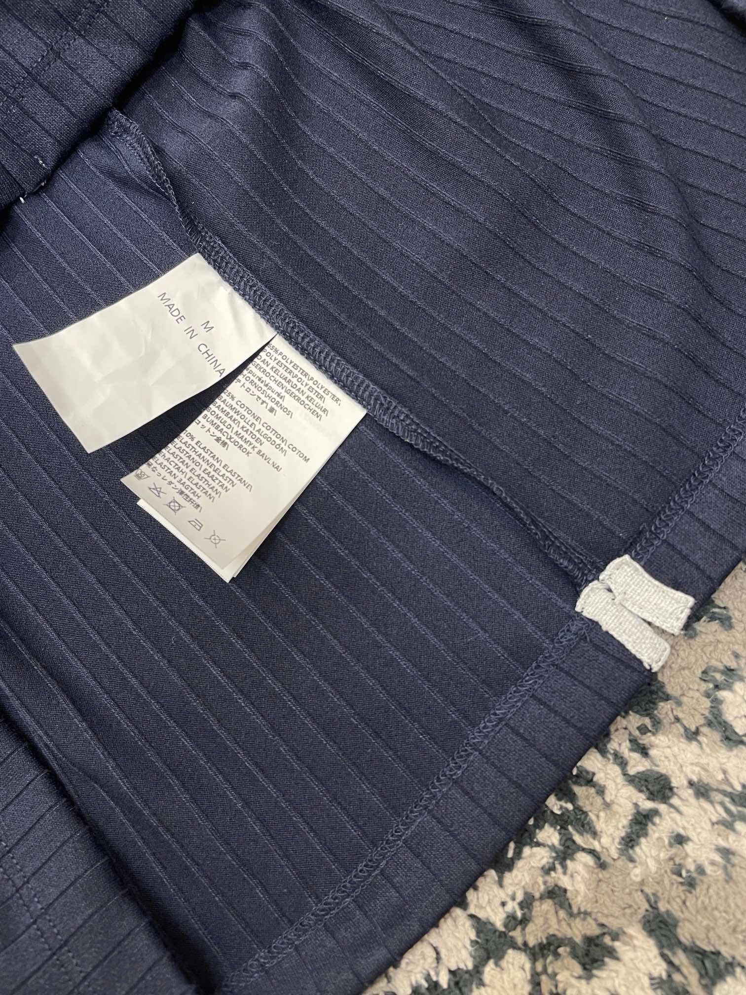 Blaues und weißes Polo