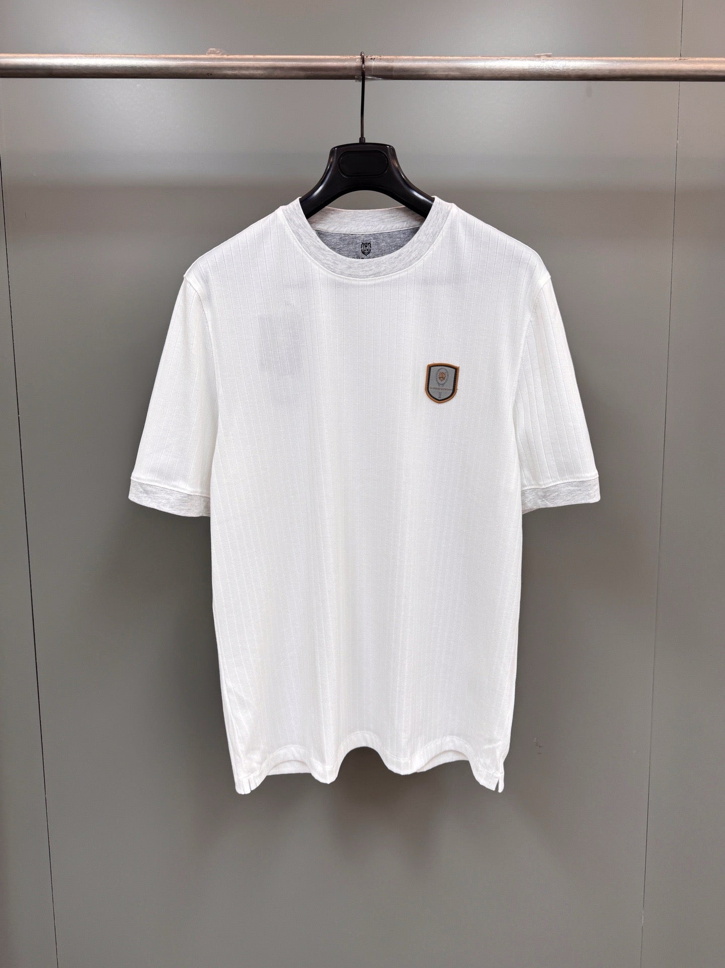 White T-shirt - FashionHype.xyz