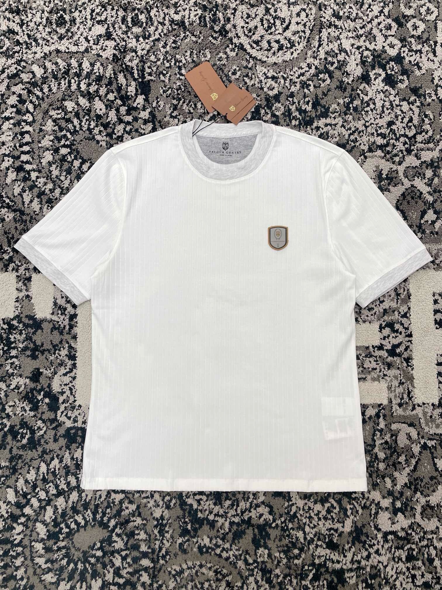 White T-shirt - FashionHype.xyz