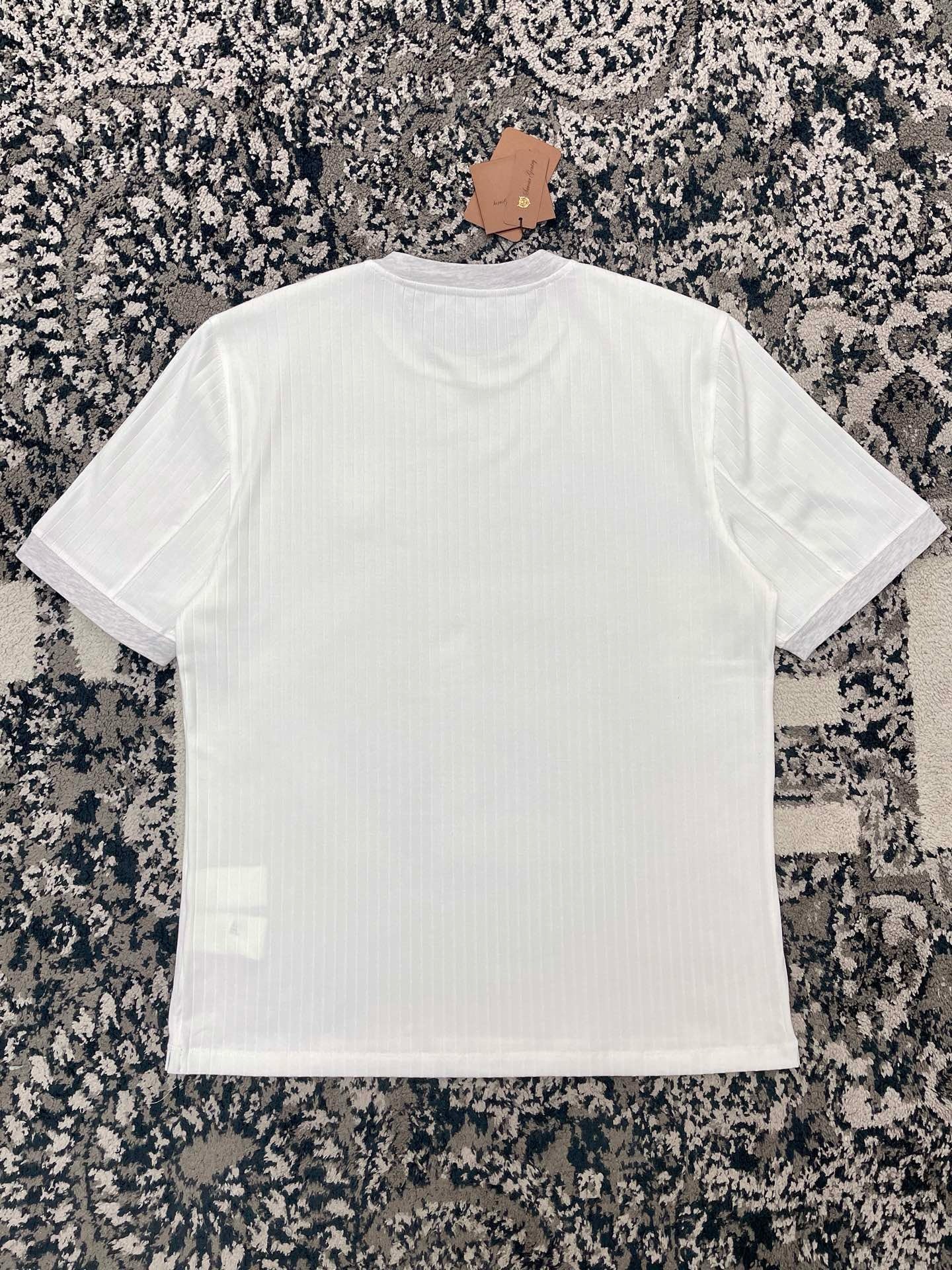 White T-shirt - FashionHype.xyz