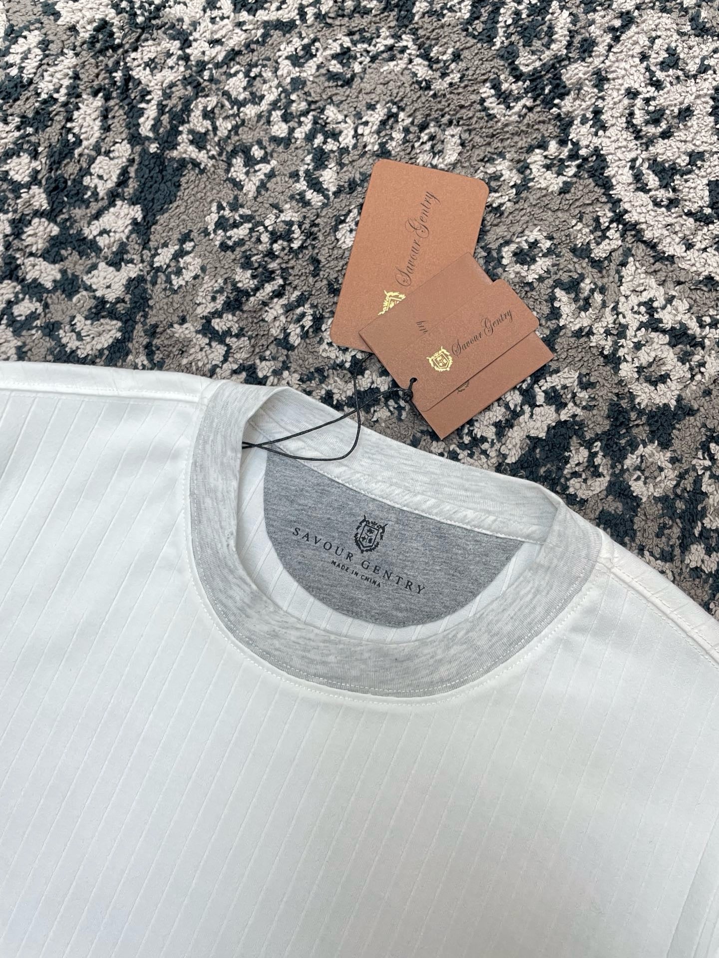 White T-shirt - FashionHype.xyz