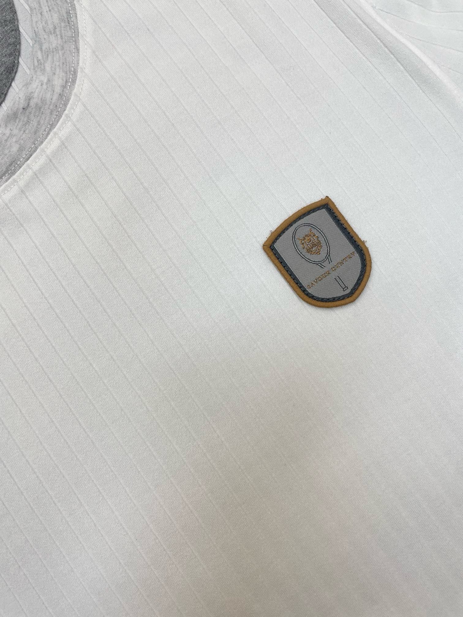 White T-shirt - FashionHype.xyz