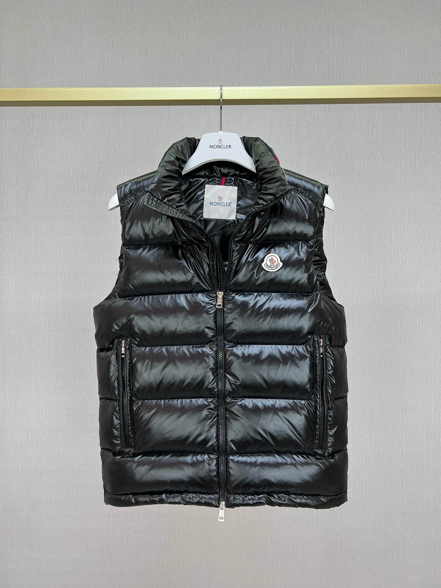 Schwarze und grüne Jacke