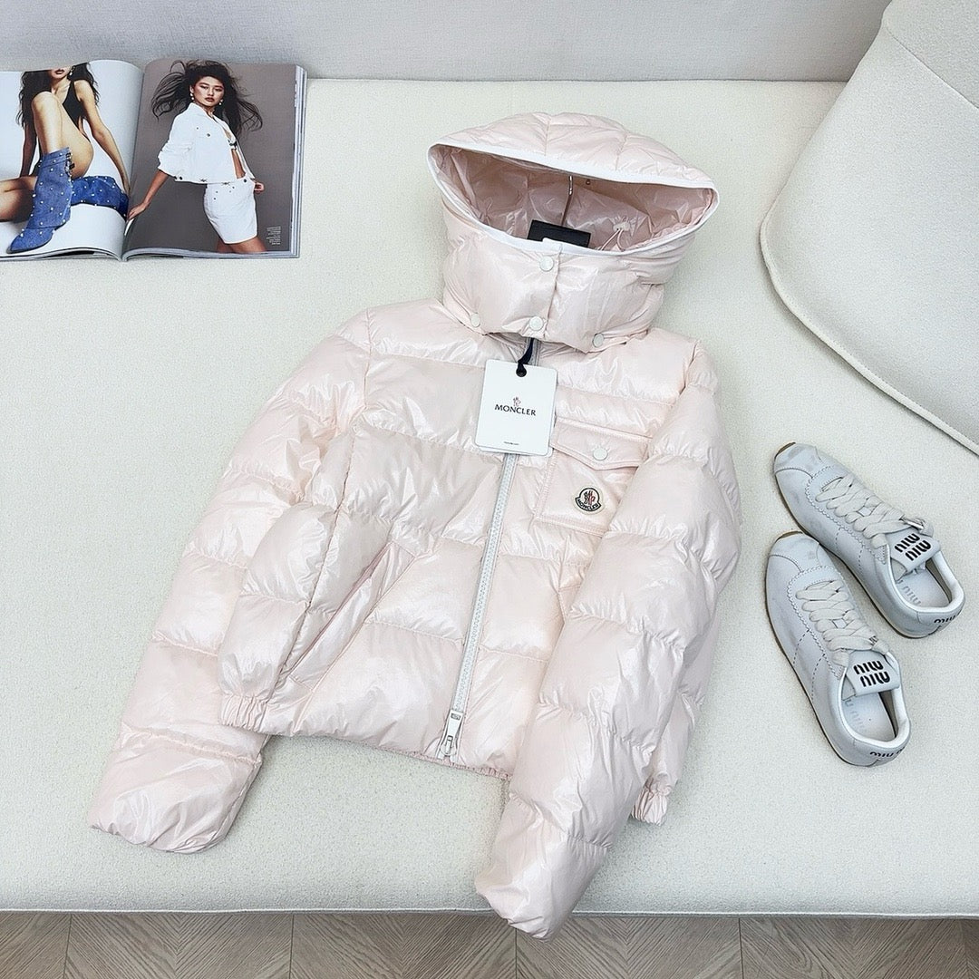 Schwarze, rosa und weiße Jacke