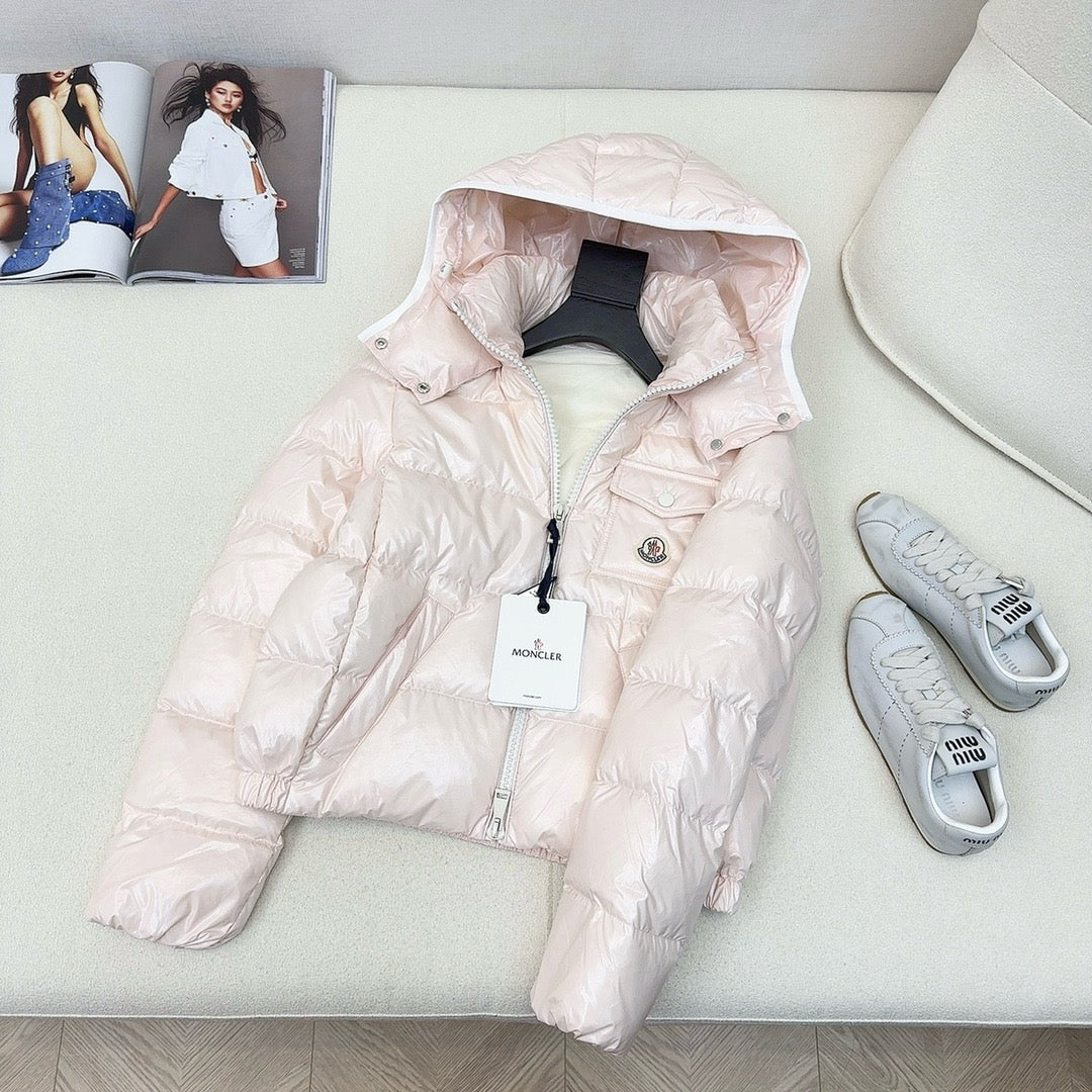 Schwarze, rosa und weiße Jacke