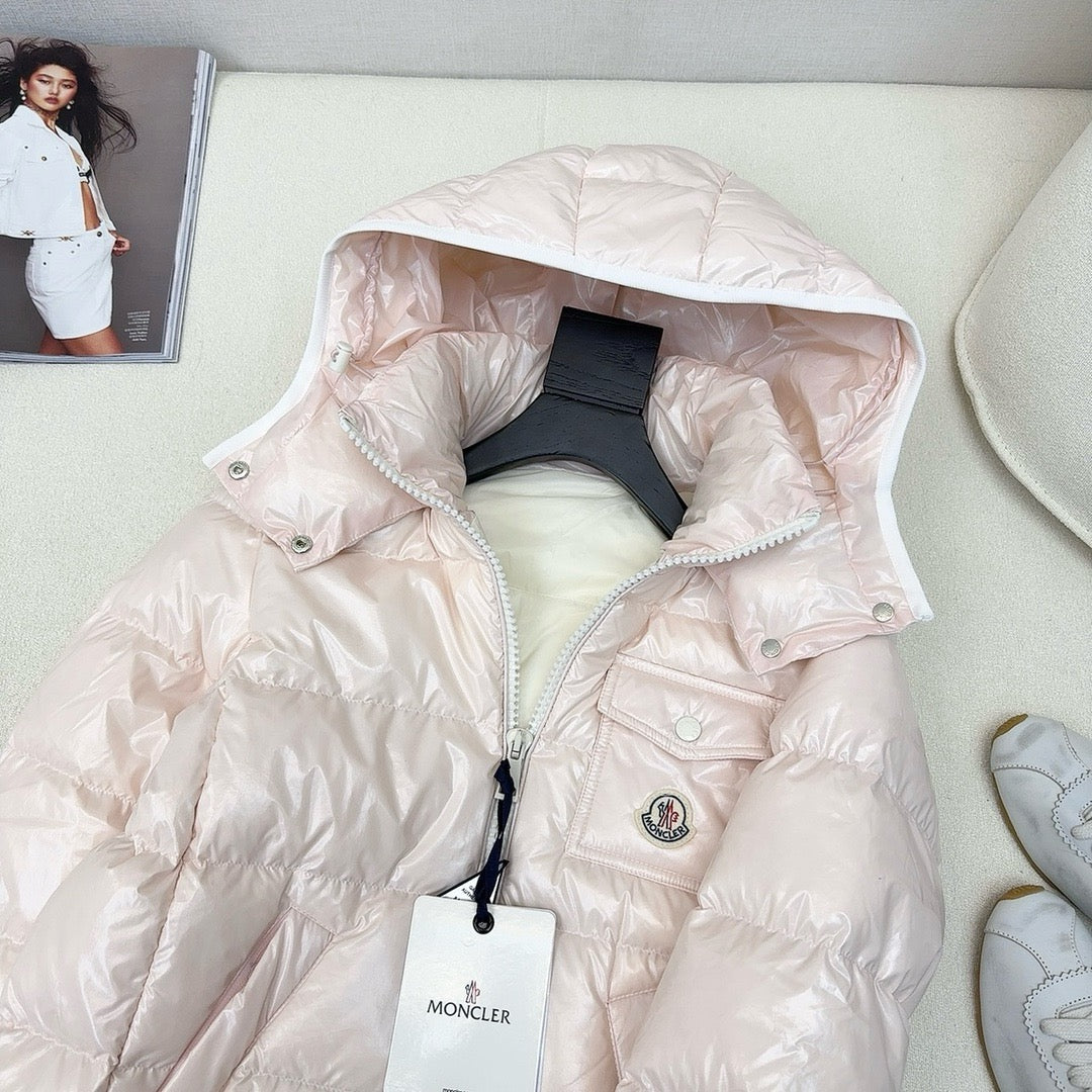 Schwarze, rosa und weiße Jacke