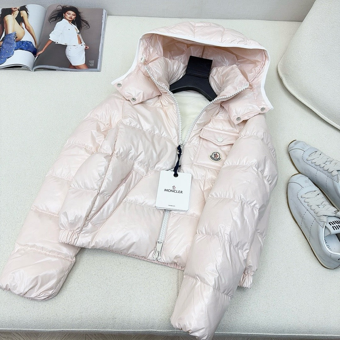 Schwarze, rosa und weiße Jacke