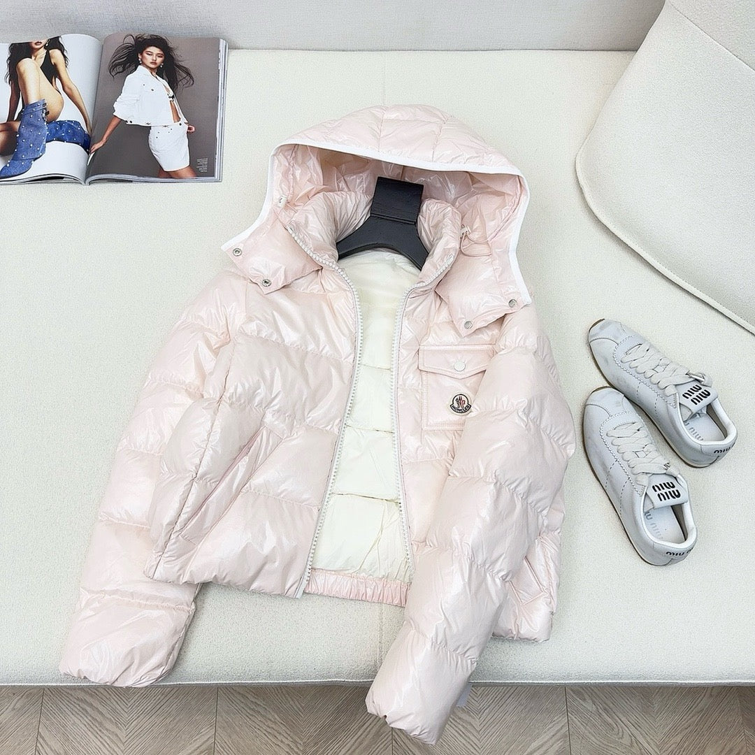 Schwarze, rosa und weiße Jacke