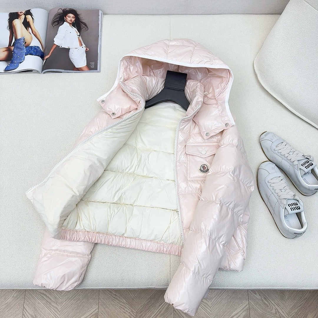 Schwarze, rosa und weiße Jacke