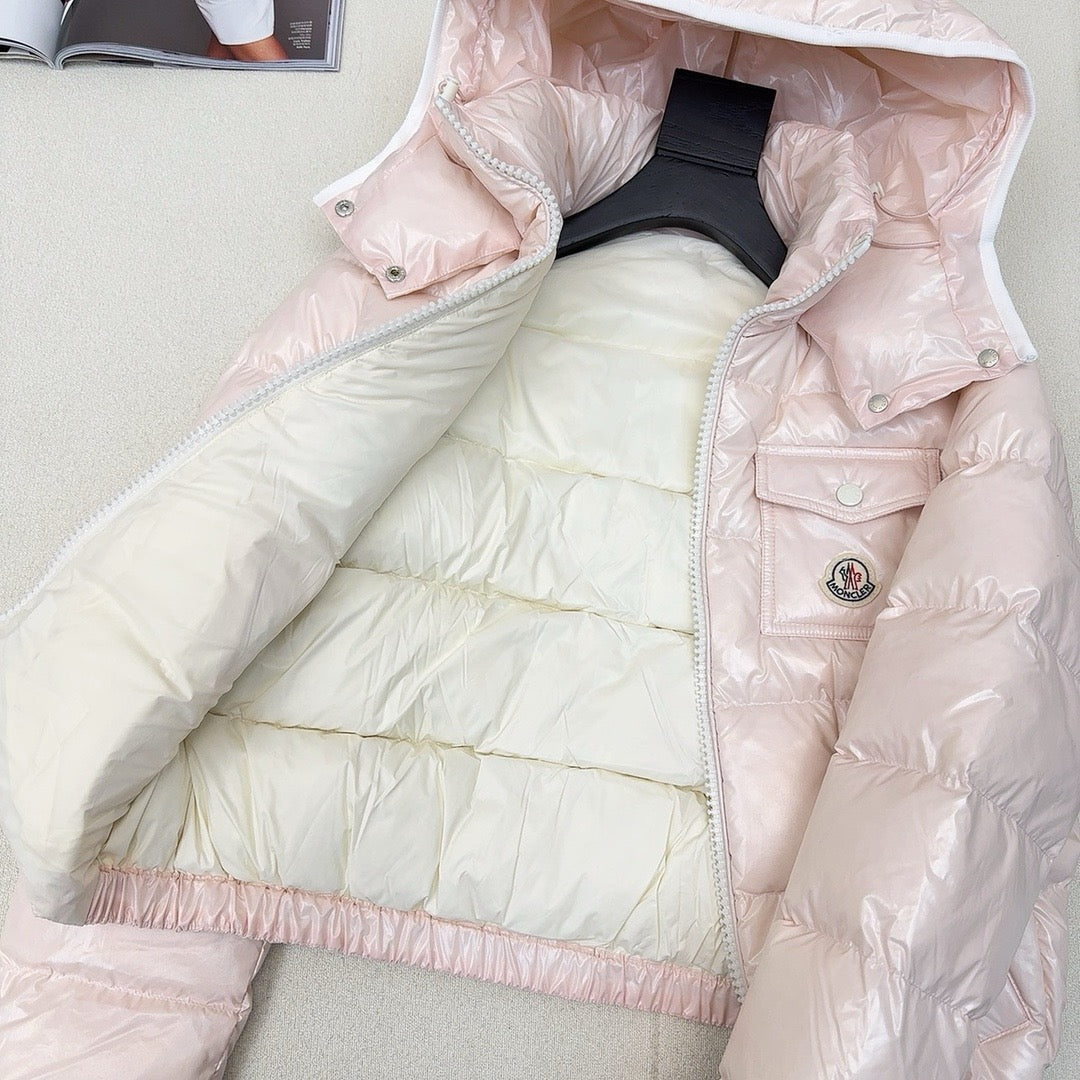 Schwarze, rosa und weiße Jacke