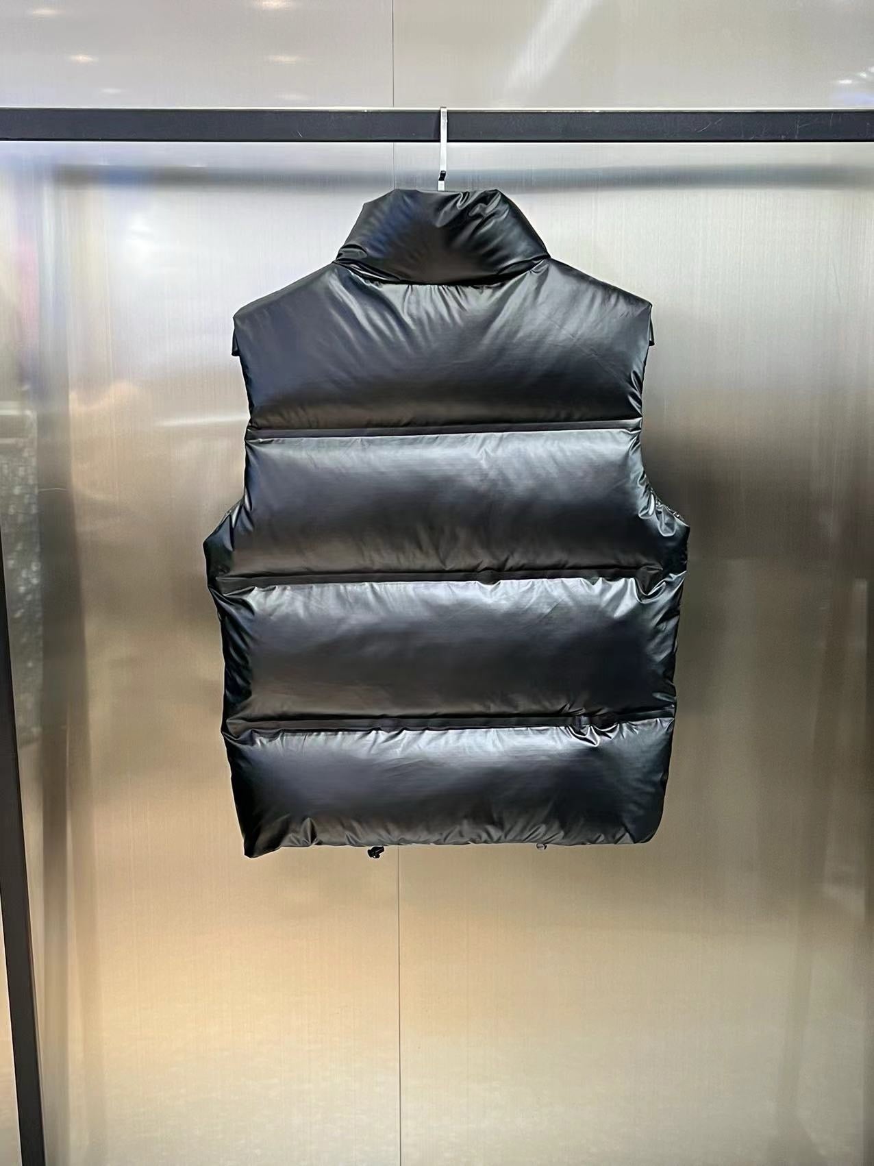 Black Vest - FashionHype.xyz