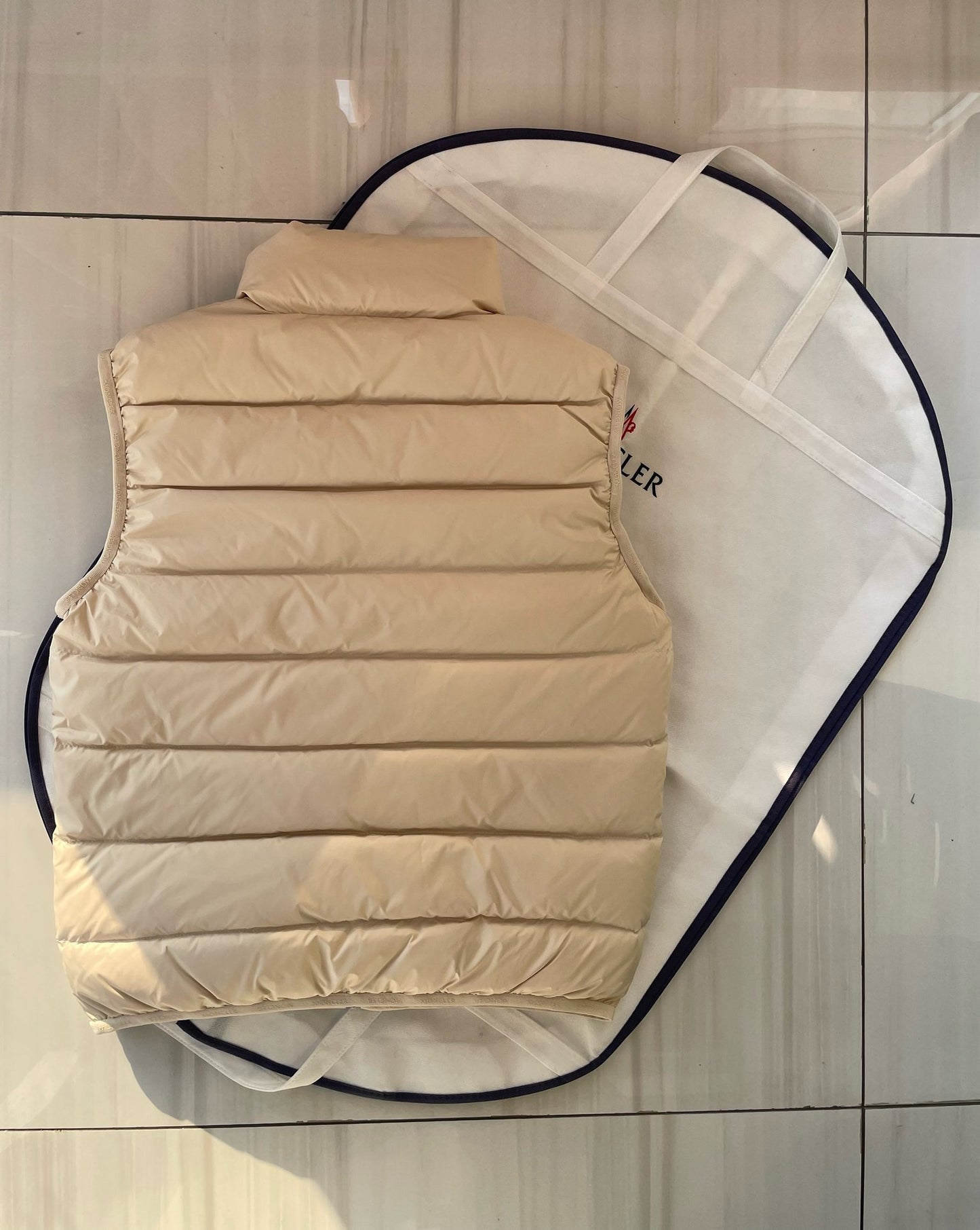 Chaleco caqui y negro