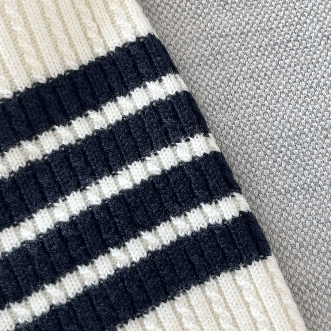 Graue und weiße Jacke