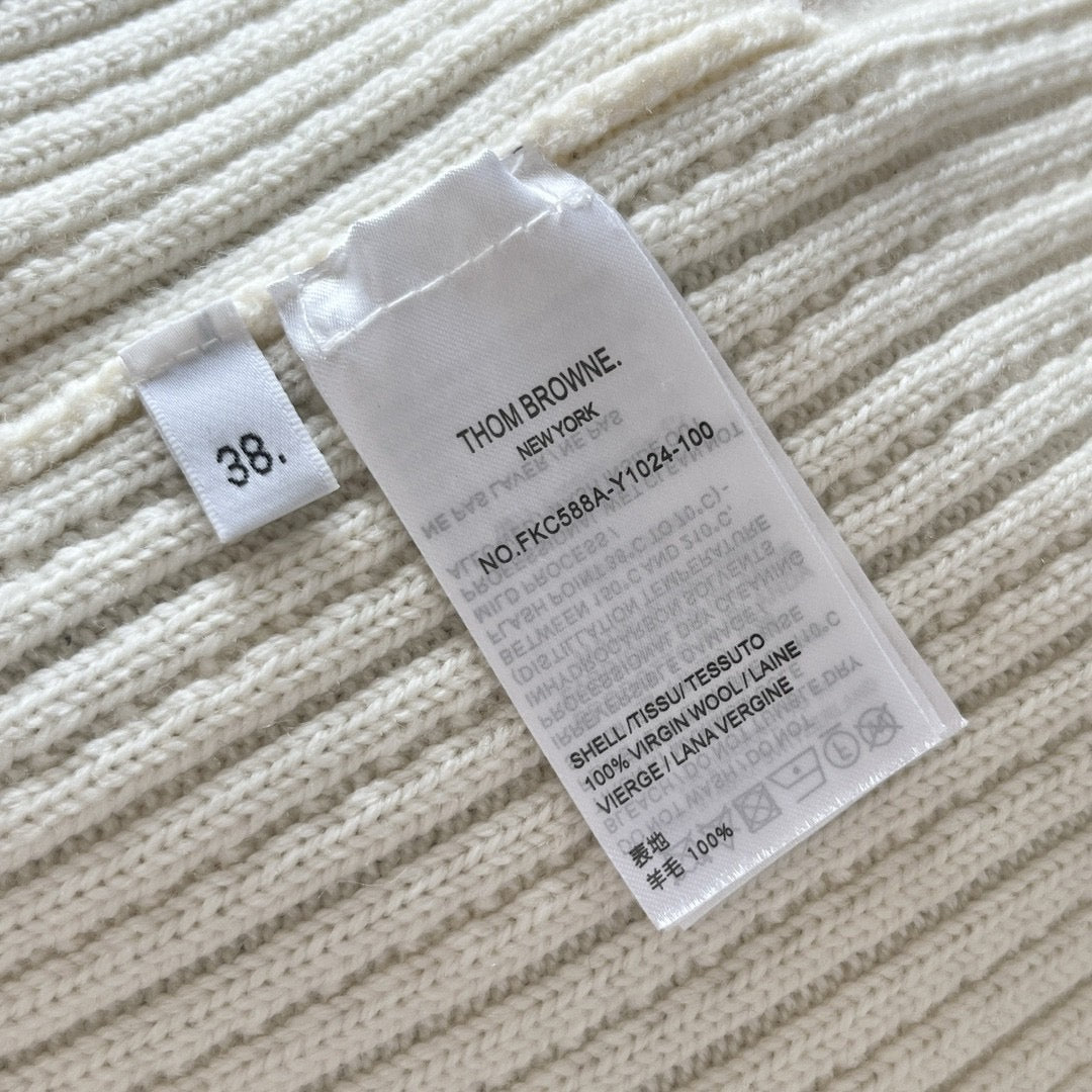Graue und weiße Jacke