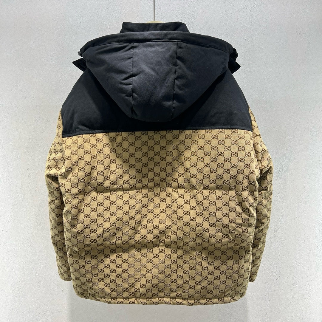 Khaki-schwarze und grün-schwarze Jacke