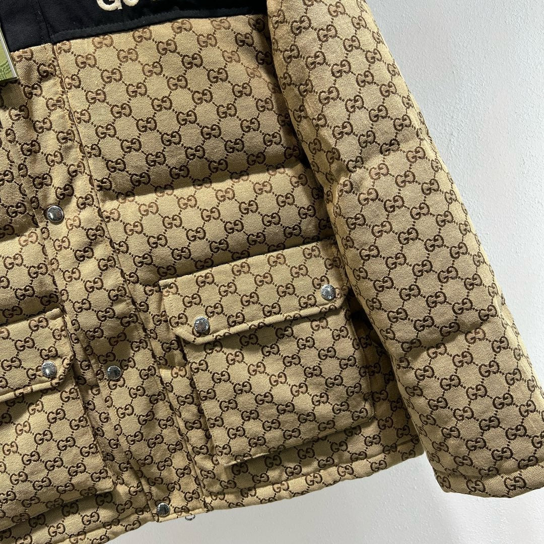 Khaki-schwarze und grün-schwarze Jacke