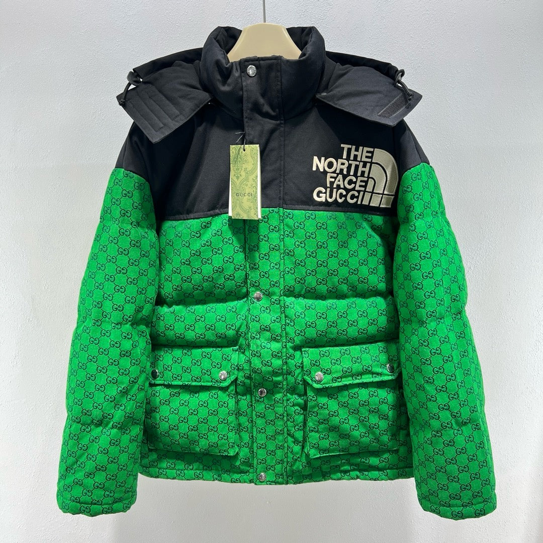 Khaki-schwarze und grün-schwarze Jacke